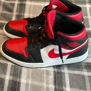 Men’s Jordan’s 1’s. Very good condition